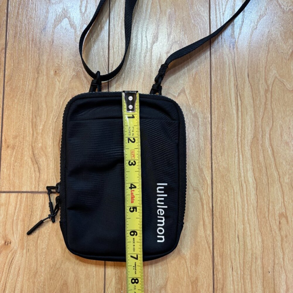 Lululemon Easy Access Crossbody Bag Black Small Travel Pouch Purse One Size - Picture 3 of 8